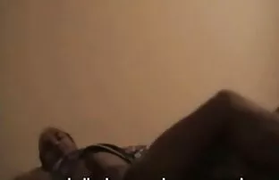 XXX Hemma skrattar flickan hårt free porr movie i båda hålen