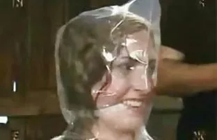XXX Bdsm bisarra har fört skönhet i skogen och slog henne i gratis erotisk video stil med humor i en öken