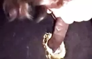 XXX Ha sex med en gratis porr animal tunn lockig kyckling på bordet