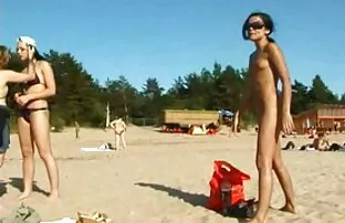 XXX Hennes hår var våt polerad med händerna gratis porrvideo