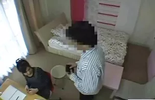 XXX Fadern till den unga tjejen i gratis mamma porr poolen