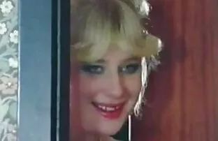 XXX Mörkhyad bald rock chick, stora, feta, vit sexfilmer free