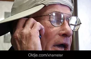 XXX CIS free lesbian porr mat Sugen sväljer efter att ha utfört en fanfare